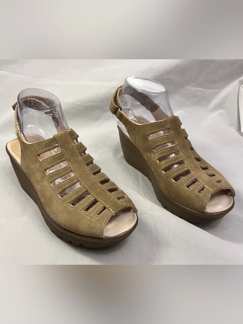 Skechers Womens Parallel Trapezoid Tan Suede Strappy Wedge Sandals